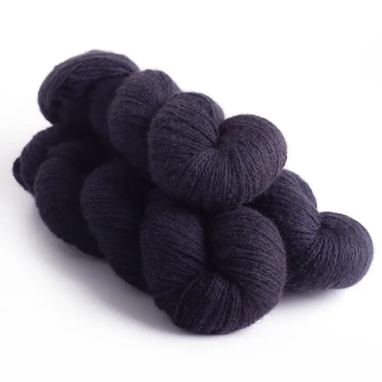 06_mYak_Skein_Midnight-Blue_lace.webp