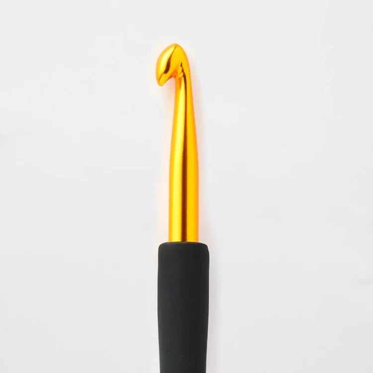 single-ended-gold-crochet-hook3.webp