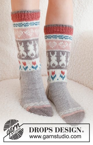 Zestaw na wzór Drops Dancing Bunny Socks 1