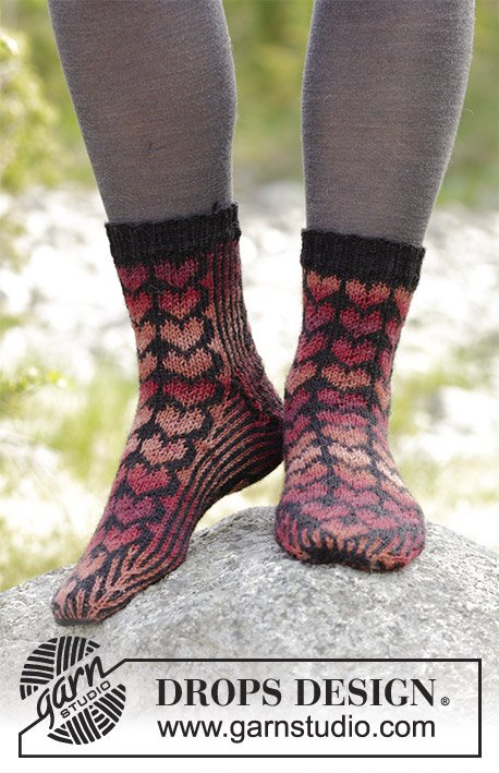 Zestaw na wzór Drops Queen of Hearts Socks 1