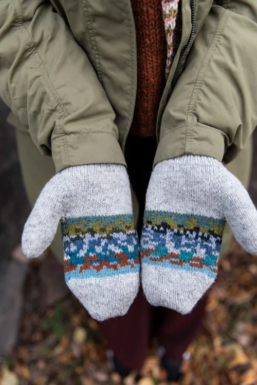 Laine_52WOSY_Lis-Smith-mittens-7.webp