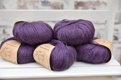 ecy_milburn_4ply_damson_1.jpg